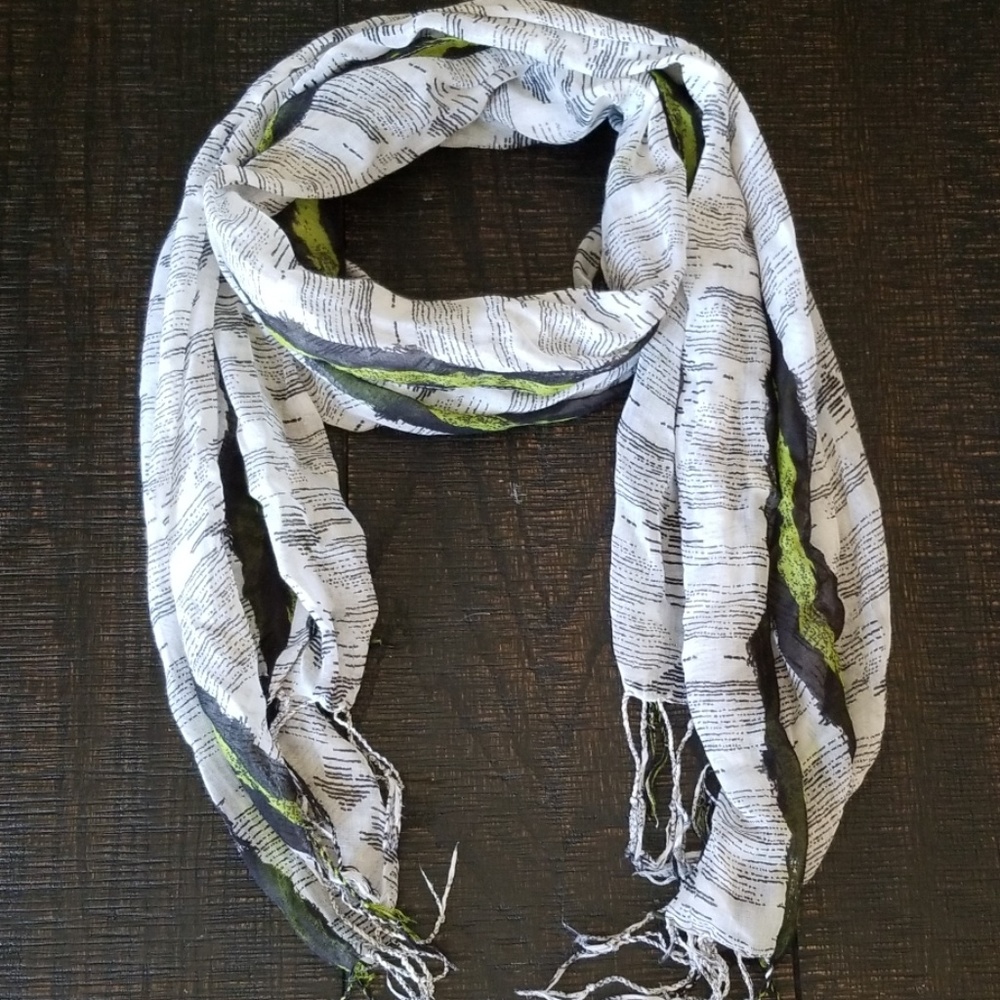Green and grey pattern scarf